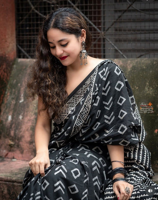Geometric Noir Pure Linen Cotton Digital Print Saree